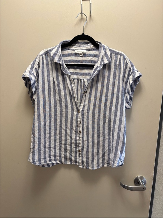beachlunchlounge Tops - beachlunchlounge cotton/linen blend Blue & White Striped Button-Up